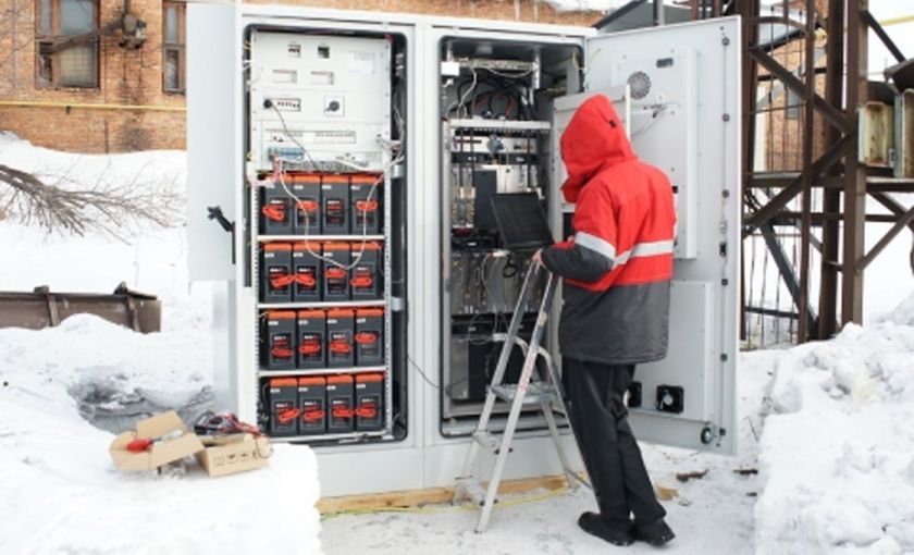 Монтаж трехфазных ИБП картинка