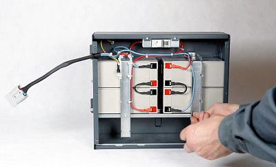 Замена аккумулятора ИБП картинка