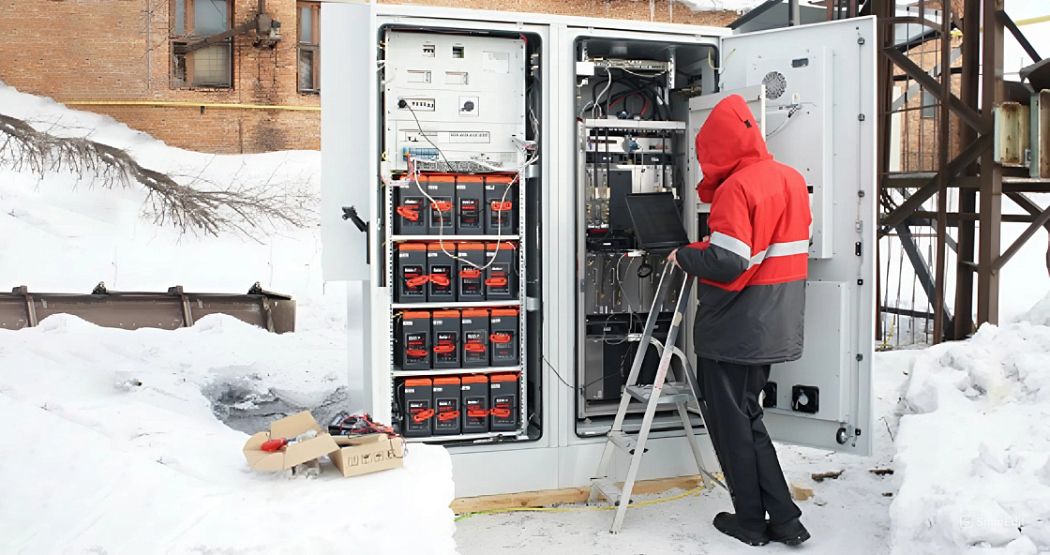 Монтаж трехфазных ИБП картинка