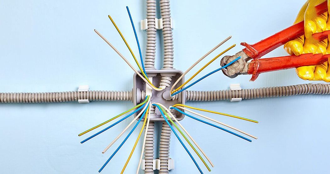 Монтаж распределительной коробки картинка